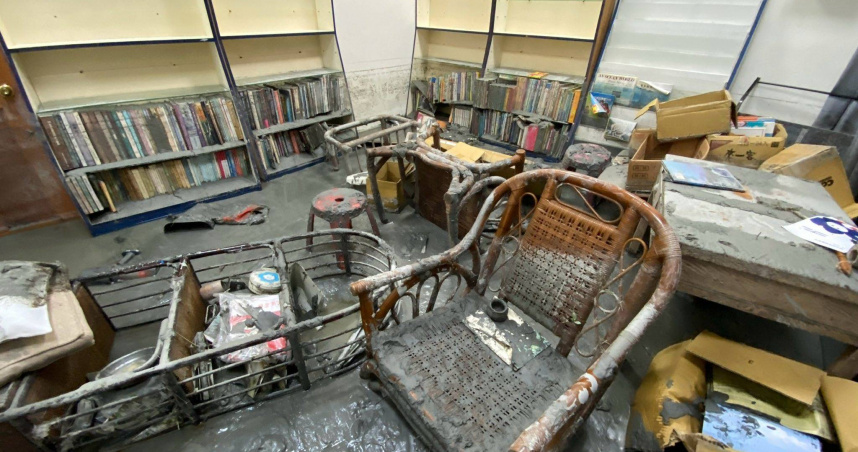 花蓮光復鄉近日因馬太鞍溪堰塞湖溢流，造成下游災情慘重，其中「彼心書店」深受衝擊。（圖／翻攝自臉書「彼心書店」）