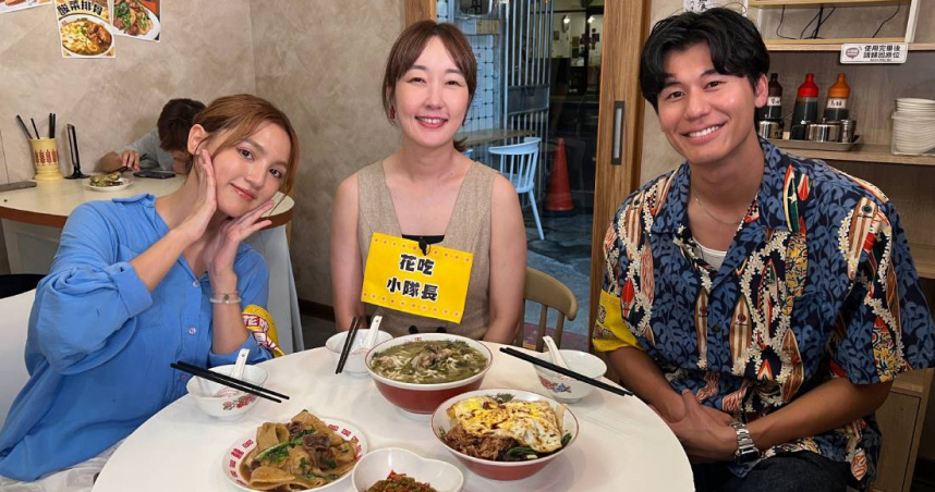 朵拉（左起）、巴鈺和風田首次同框主持默契頗佳。（圖／TVBS提供）