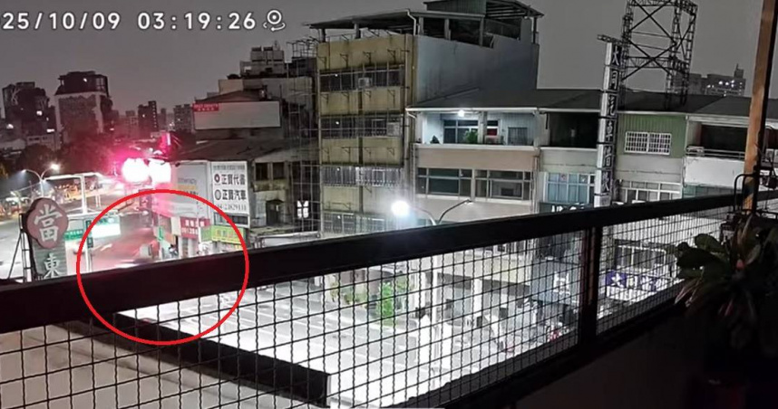 劉姓男子9日凌晨高速衝撞茶葉行，導致1死1傷悲劇，警方抽血檢驗發現劉能呈安非他命陽性，並在車內起出喪屍煙彈。（圖／翻攝畫面）