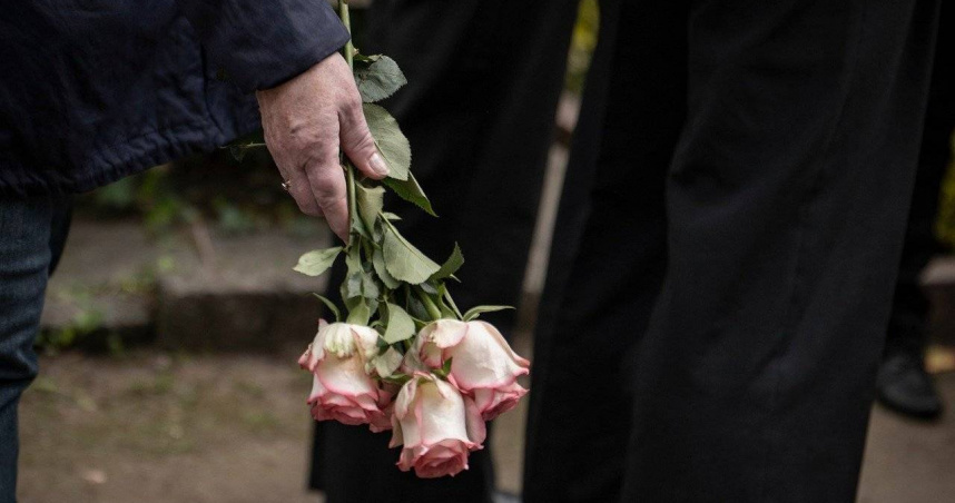 日本一名偶像宅過世之後，由同為偶像宅的喪禮工作人員協助，讓偶像親赴現場送最後一程。（示意圖／pixabay）