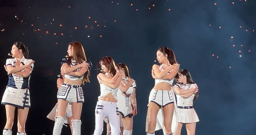 TWICE展開第二天的高雄世運演唱會。（圖／讀者提供）