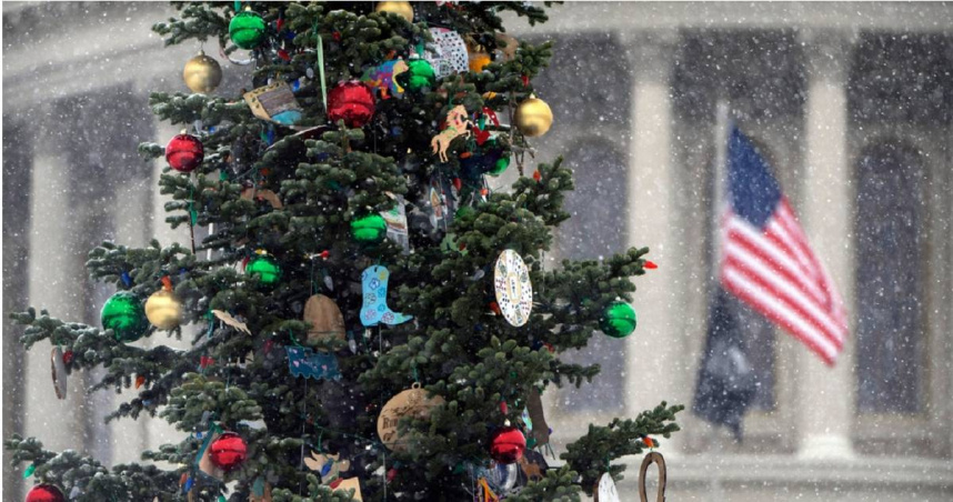 川普對東南亞國家加徵關稅，使美國的聖誕禮物進口面臨風險。（圖／達志／美聯社）