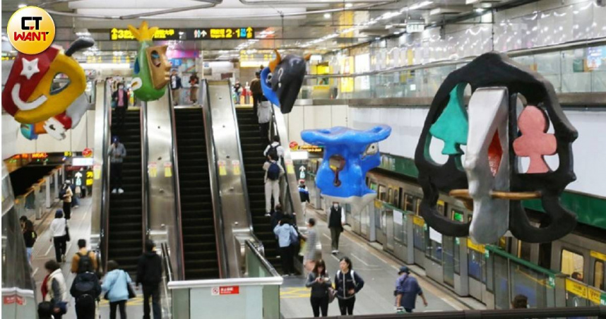 台北市長蔣萬安呼籲中央層級的行政院和立法院該持續溝通，以利TPASS行政院通勤月票續命不中斷。圖為台北捷運古亭站。（圖／CTWANT攝影組）