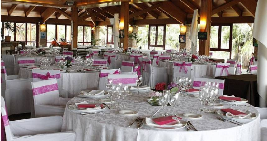 有網友透露，尾牙抽中1萬元獎金，同事竟天天逼問請飲料。（示意圖／Pixabay）