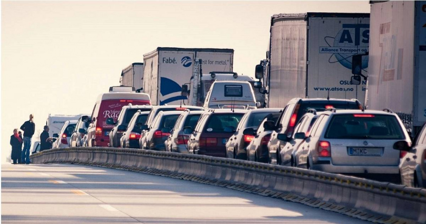 南韓西山—盈德高速公路慶尚北道路段多處地點，今（10日）上午發生數起連環追撞事故。（示意圖／翻攝自pexels）