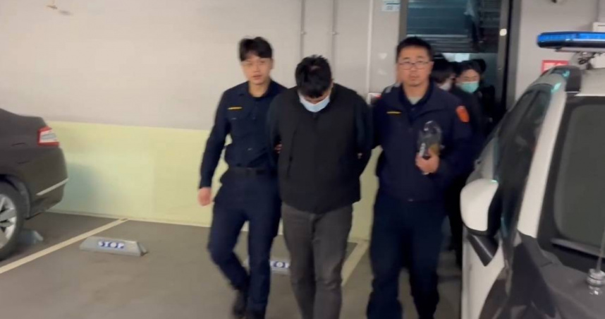 陸姓男子在詐騙集團擔任車手，眼見身分被拆穿，竟想直接搶走300萬元，最終遭警方逮捕。（圖／翻攝畫面）