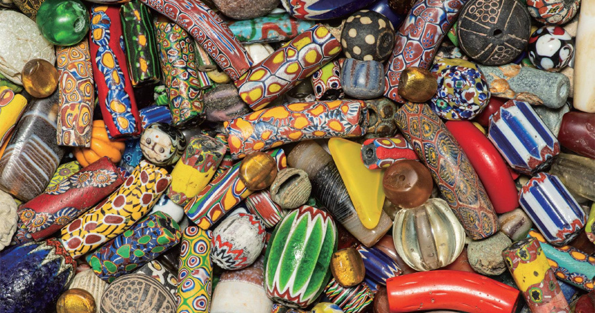 琳瑯滿目串起人類文明的珠飾。（圖／北投文物館提供）