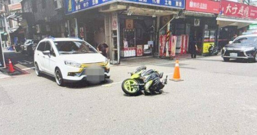 買烤鴨釀車禍違停擋視線害撞人　。（圖／翻攝畫面）