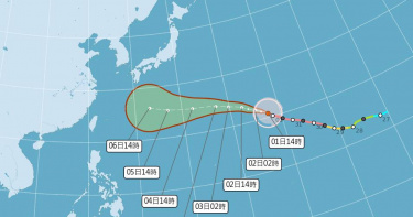 強烈颱風「白海豚」今天（1日）下午2時的中心位置在北緯20.8度，東經157.5度。（圖／氣象署）
