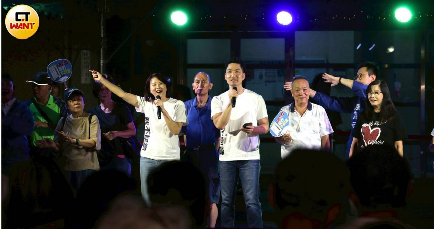 藍營母雞蔣萬安，成為議員參選人爭相邀約的站台王牌。（圖／劉耿豪攝）