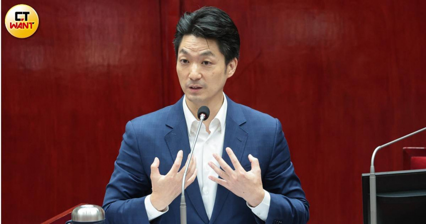 蔣萬安近期市政爭議頻被搬上檯面，加上身世話題隨著選戰升溫再掀熱議。（圖／黃耀徵攝）