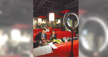 撩落去 百貨櫃姐櫃變身直播主