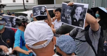 號召群眾「討公道」!詹江村狂爆「王浩宇黑歷史」 蛋洗服務處