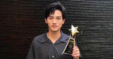朱軒洋首拿演員獎 爽帶獎座嗑漢堡
