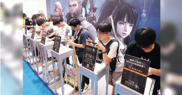 【網癮讓人瘋狂3】流淚怒罵自己是「人渣」 看著窗外想跳下