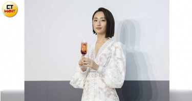 柯佳嬿軋兩戲忙翻天 生日休息五小時秒吹蠟燭