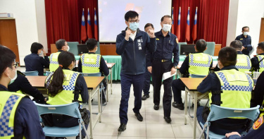為高市警打氣 陳其邁加碼:肅槍卓越警可破格擢升