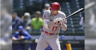 大谷翔平挨球吻 原定先發登板改當指定打擊