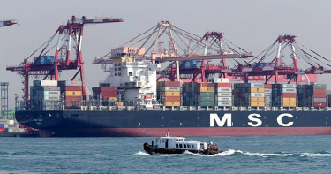 地中海航運（MSC）與馬士基（Maersk）所組2M聯盟為了挽救運價下跌問題，執行亞洲到北歐貿易的冬季運力管理計劃，從10月底到12月上半個月額外停航。（圖／報系資料照片）