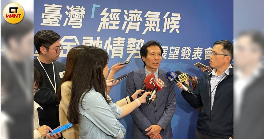 國泰台大產學合作計畫教授徐士勛12日表示，觀察川普政策影響，2025年下半年將是關鍵期。（圖／李蕙璇攝）