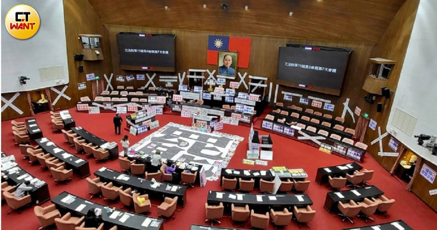 針對行政院打算編列新台幣880億元特別預算，台北市議員許淑華呼籲在野黨攜手支持。（圖／周志龍攝）