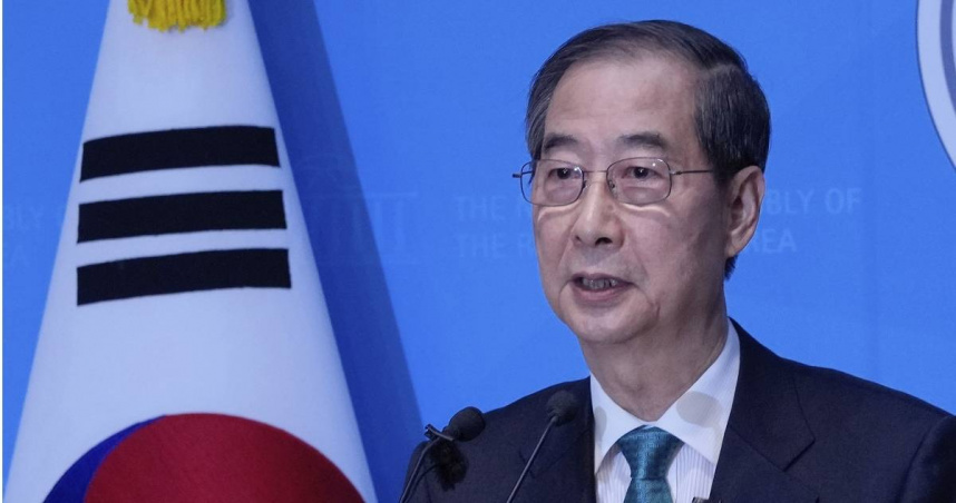 而韓悳洙昨（1日）突宣布請辭代理總統及國務總理職務，消息一出，外界紛紛猜測他有意角逐總統之位，果然不出所料，今（2日）上午他便拋出3政見，正式昭告投入總統大選。（圖／達志／美聯社）