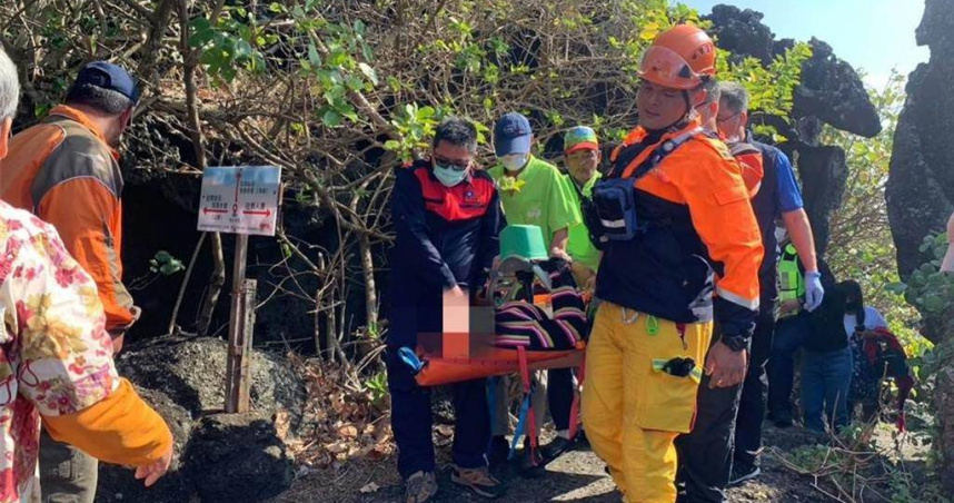 前年3月間，7旬郭翁在青蛙石濱海步道散步時，不慎踩空跌落2米高的礁石，頭部受到嚴重撞擊，送醫後不治。對此，家屬提告國賠，但敗訴。（資料照）