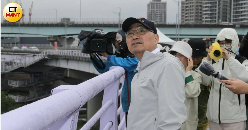 新北市長侯友宜批評行政院刪減一般性補助款「刪的是救命錢」，呼籲中央盡速回補、保障基層民眾權益。（圖／周志龍攝）