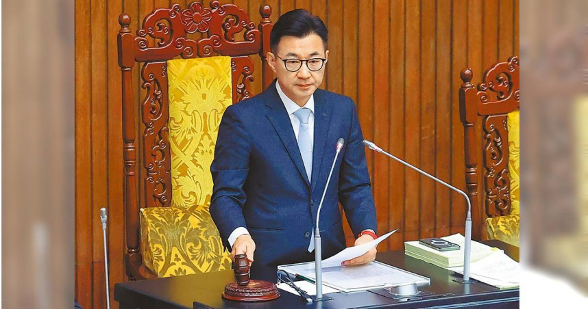 在立法院副院長江啟臣敲槌後，立法院17日院會三讀通過「運動彩券發行條例部分條文修正案」。（圖／中國時報姚志平攝）