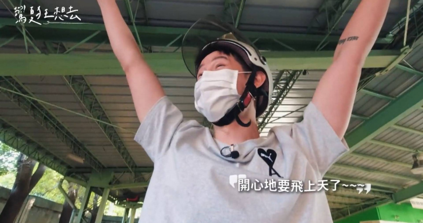 夏和熙在限時3小時內考取到機車駕照。（圖／CBOOK提供）