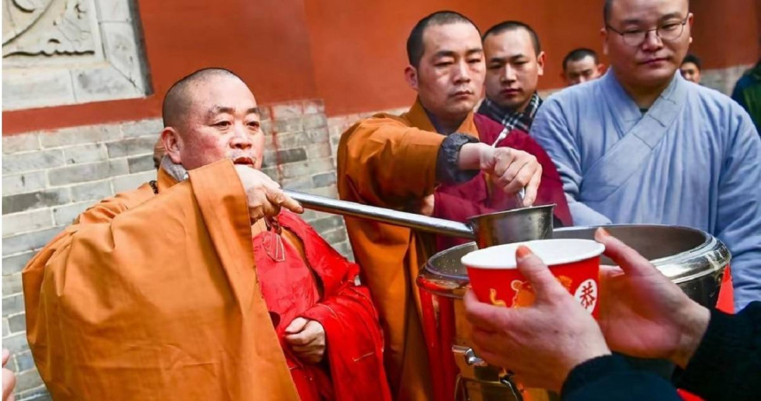 手握18家公司,年收入超過2億人民幣的現任少林寺方丈釋永信,近日傳出被帶走接受調查的消息。(圖/翻攝微博)
