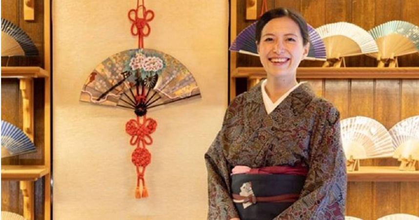 大西里枝因以浮誇表情與幽默風格推廣傳統京扇文化，在網路上知名度不小。（圖／日本行銷最前線臉書社團 臉書）