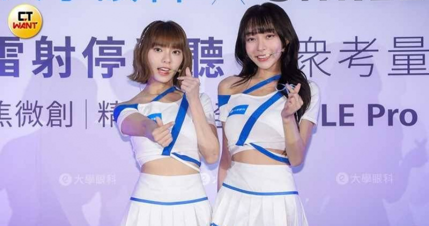 味全龍啦啦隊副隊長李芷霖（左）、林襄（右）。（圖／趙文彬攝）