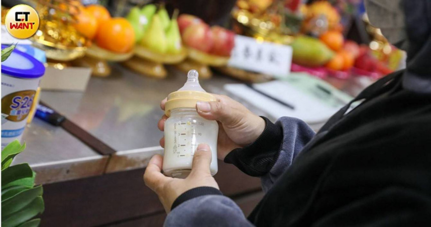 近期高三模擬考國文作文情意題談代孕爭議引發博火。（示意圖／黃耀徵攝）