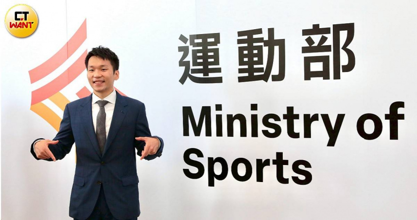 運動部9日正式成立，奧運羽球雙金得主李洋出任首任部長。（圖／黃耀徵攝）
