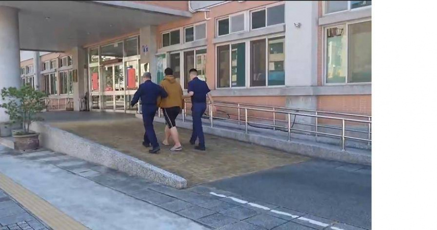 中市警五分局松安所長何明憲表示，獲悉吳男在轄內詐騙後立即循線追查，已23日13時許查獲嫌犯吳男。（圖／中市警五分局提供）