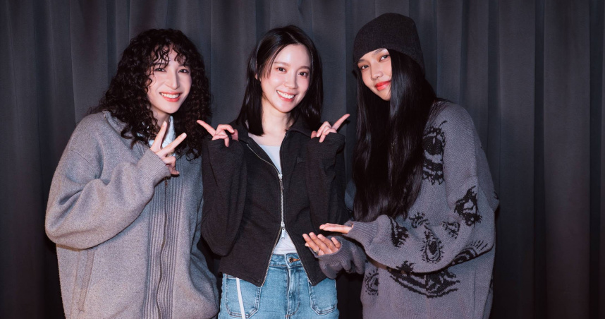 程予希（中）獻聲合唱〈無名氏〉 自曝緊張到快吐，KAXA暖心相挺。（圖／滾石提供）