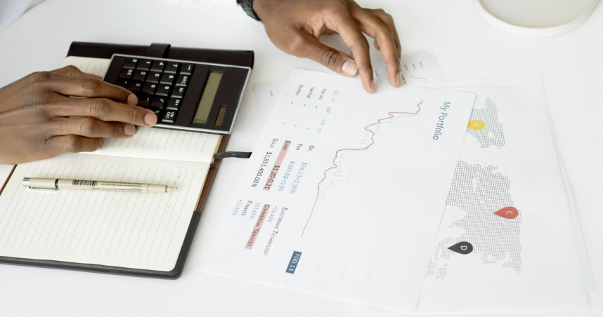 「首創台股ETF不配息收益再投入」小弱肌理財中：009816成2026市場新焦點。（ 圖／pexels）