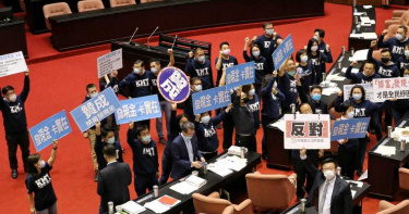 立院三讀通過紓困2.0特別預算修正案 國民黨「發現金」主張遭封殺