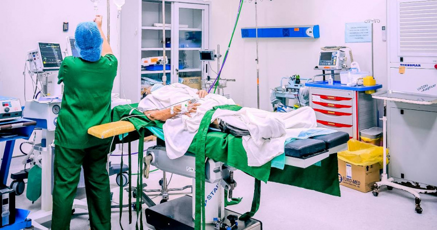 美國2024年發生一起醫療疏失，導致病患死在手術台上。（示意圖／Pexels）