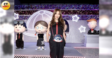 工藤靜香替小丸子設計衣服，並穿同款衣服現身。（圖／侯世駿攝）