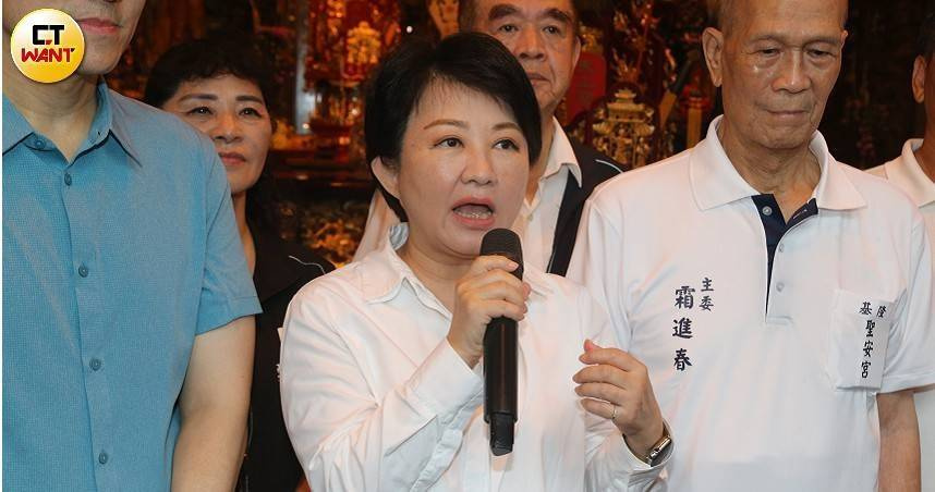 台中市長盧秀燕表示，台中4個弱勢團體約1300盒中秋禮盒受到總統府採購取消影響，市府將由4個局處接手認購；其「棄單」說法則引發綠營反彈。（資料圖／黃鵬杰攝）