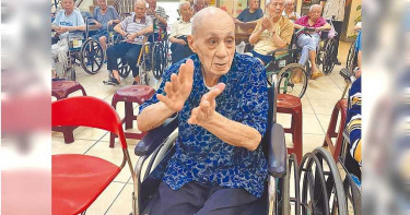 90歲老兵1條褲穿20年 饅頭配水當飯吃還樂捐1500萬元助弱勢