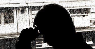 額頭長3cm蛋蛋!「帽子遮不住」帥哥變宅男 美女醫幫擠一壓秒爆漿