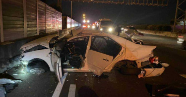 國道蛇行想連續超車失控 乘客遭拋車外臉部變形慘死