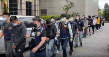 台灣詐欺猖獗，縱使警方加強力度打擊，民眾仍不可不慎。圖為警方破獲投資詐騙集團「紅心J」。（圖／警方提供）