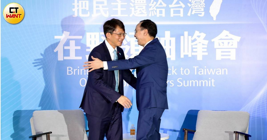 在野高峰會今天登場，朱立倫、黃國昌都強調當前國家面對危機，在野黨必須團結，帶領國人走出困局（圖/方萬民攝）