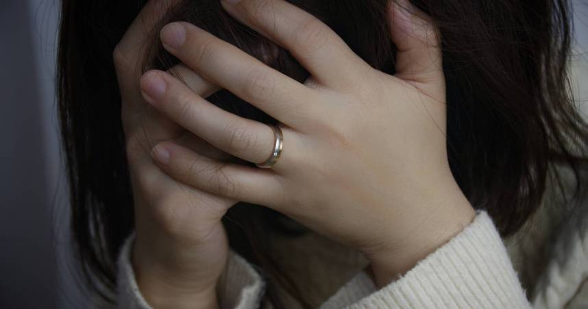 人妻控訴老公在離婚前就外遇，求償100萬元精神撫慰金。（示意圖／翻攝自photoAC）