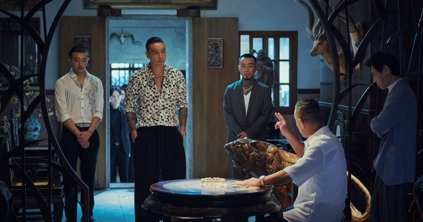 王陽明（左二）、張懷秋（左一）將出席兩岸電影展四川開幕式，宣傳《角頭-大橋頭》。（圖／兩岸電影展提供）