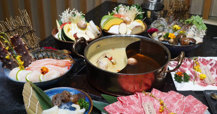 「龍蟹雙湯四人宴」以帝王蟹與龍蝦四食搭配美人膠原雞湯與昆布湯，還有頂級和牛與伊比利豬一次品嘗。（7,990元+10%，圖／魏妤靜攝）